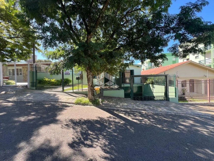 Vende-se Casa Ampla com 3 Dormitórios e Área de Lazer no Bairro Nonoay - Santa Maria/RS