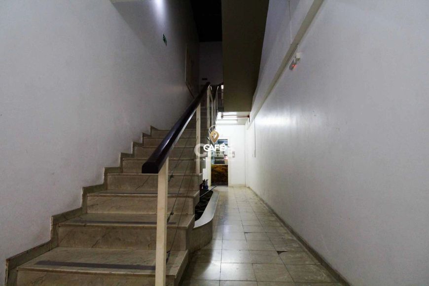 Sala comercial em uma ótima localização .