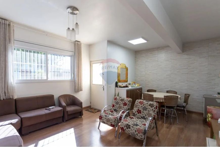 Casa 2 dormitórios no bairro Perpétuo Socorro por 330 mil