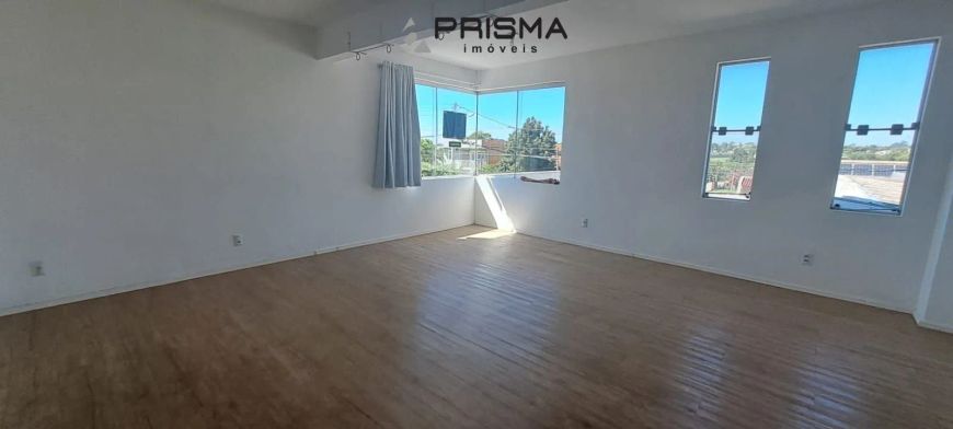 Sala comercial com recepção, sala de espera, banheiro PNE, 2 pavimentos