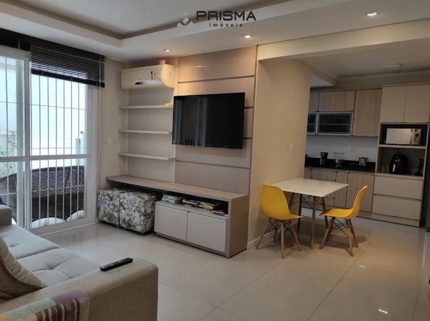 Apartamento de 2 dormitórios, suíte, churrasqueira, amplo terraço, móveis planej