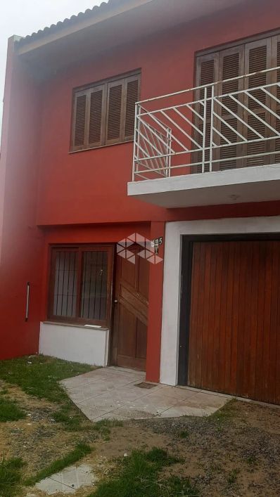 Casa com 03 dormitórios à venda no bairro Pinheiro Machado, em Santa Maria.