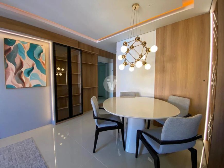 Apartamento de 3 dormitórios com suíte garagem no bairro Uglione