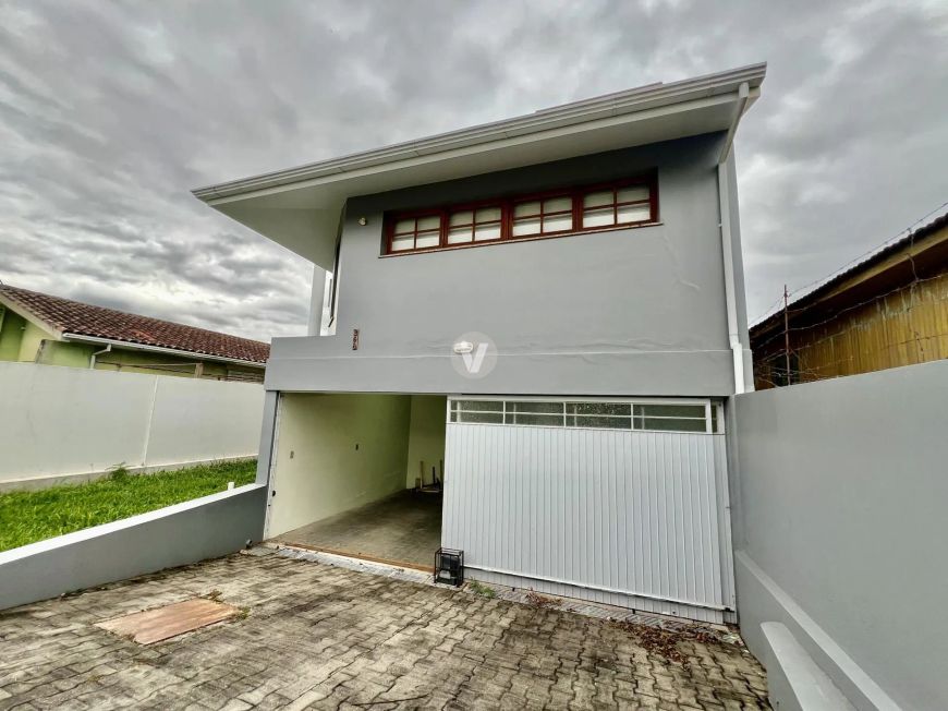 Lindíssima casa sobrado em no bairro Patronato!