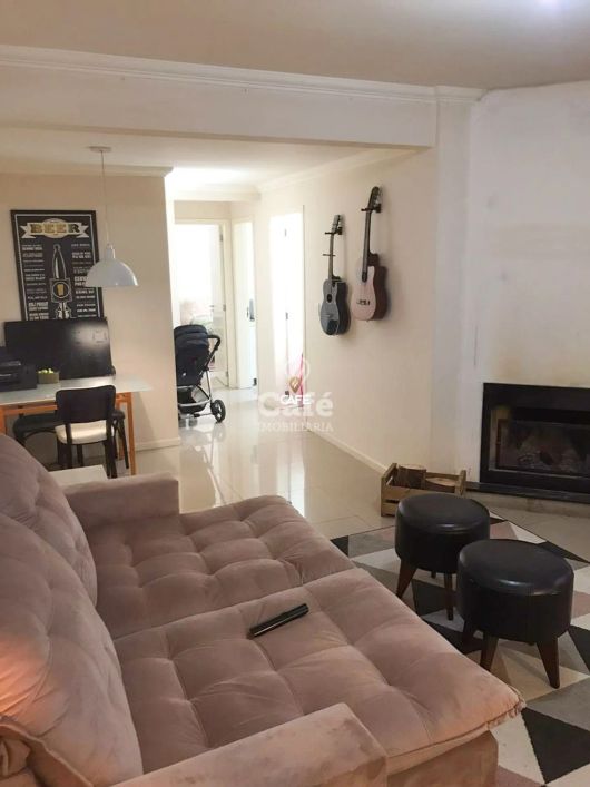 Apartamento, 2 Dormitórios, 1 Suíte, 2 Banheiros, 1 Vaga, Terraço, Lareira, Chur