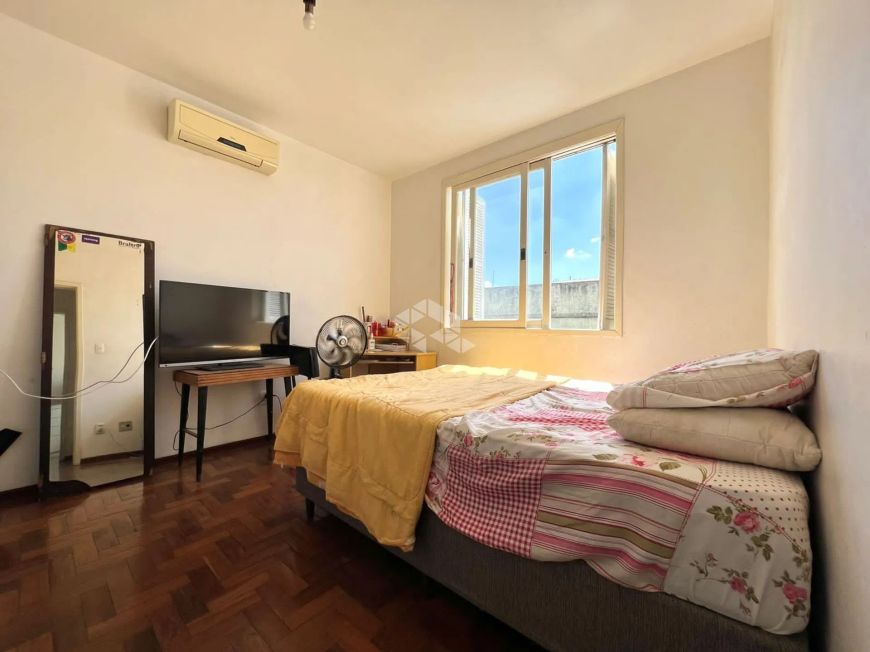 Apartamento com 03 dormitórios, 02 banheiros e vaga de garagem à venda no bairro Nonoai, em Santa Ma