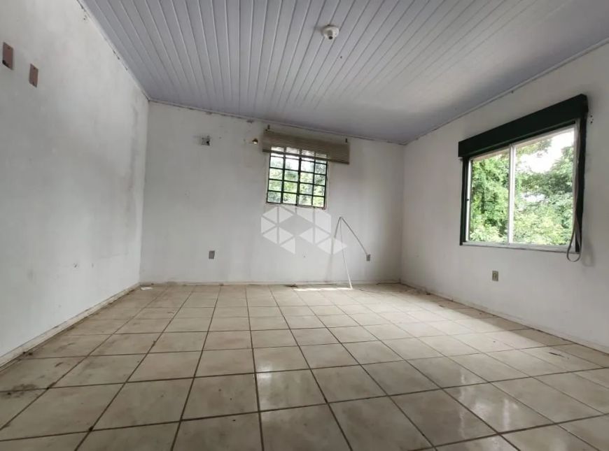CASA À VENDA EM SANTA MARIA.