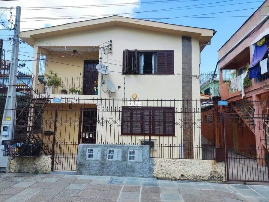 Apartamento Térreo De 4 Dormitórios, Sala de Estar, 2 Banheiros, 2 Cozinhas, Áre