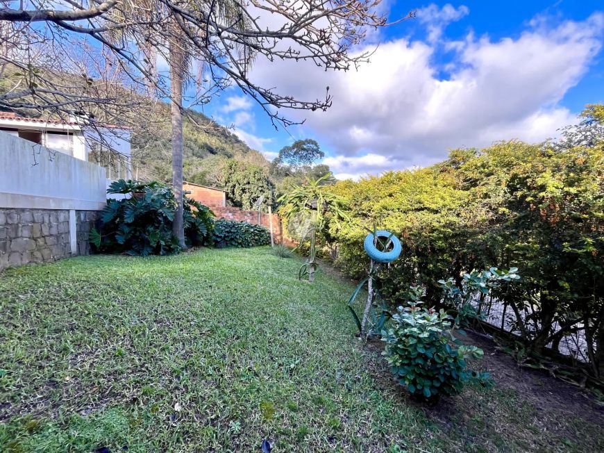Casa será liberada começo de Dezembro. Excelente Casa com 3 dormitórios e piscin