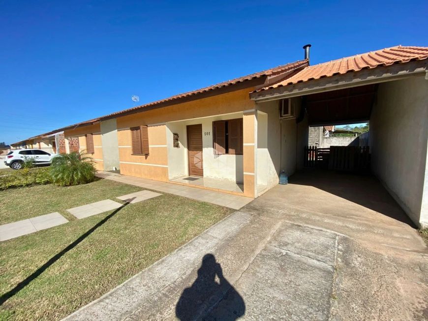 Casa de condomínio á venda no Bairro Jardim Berleze