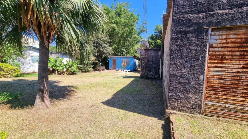 Terreno com 550 m² de área próximo