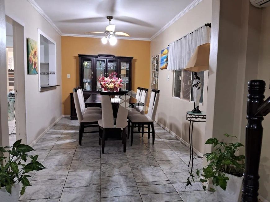 Linda Casa à Venda no Bairro João Goulart, Santa Maria!