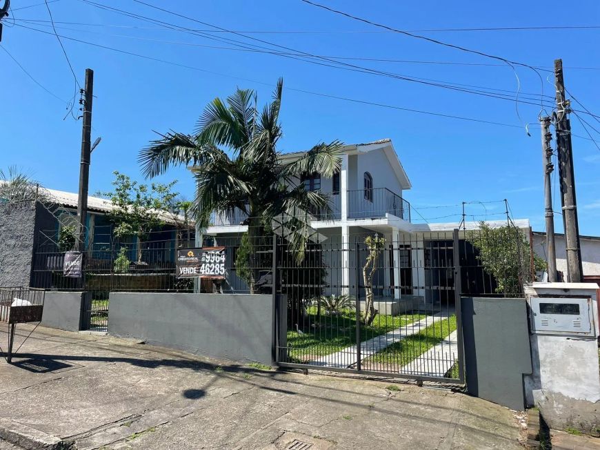 Casa 4 dormitórios na Salgado Filho