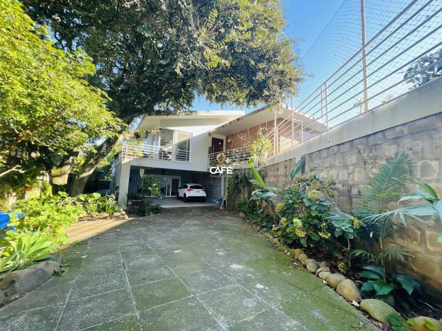 Casa 3 dormitórios (1 suíte), 264m² de área útil, localizada no bairro Perpetuo