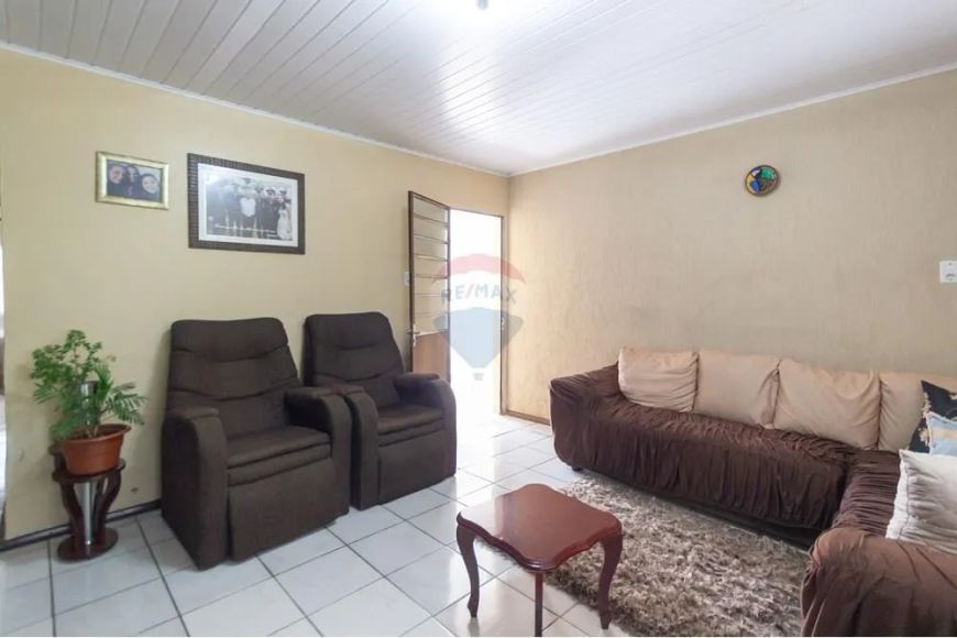 CASA AMPLA COM GRANDE ÁREA VERDE, CONFORTÁVEL E PERFEITA PARA SUA FAMÍLIA!