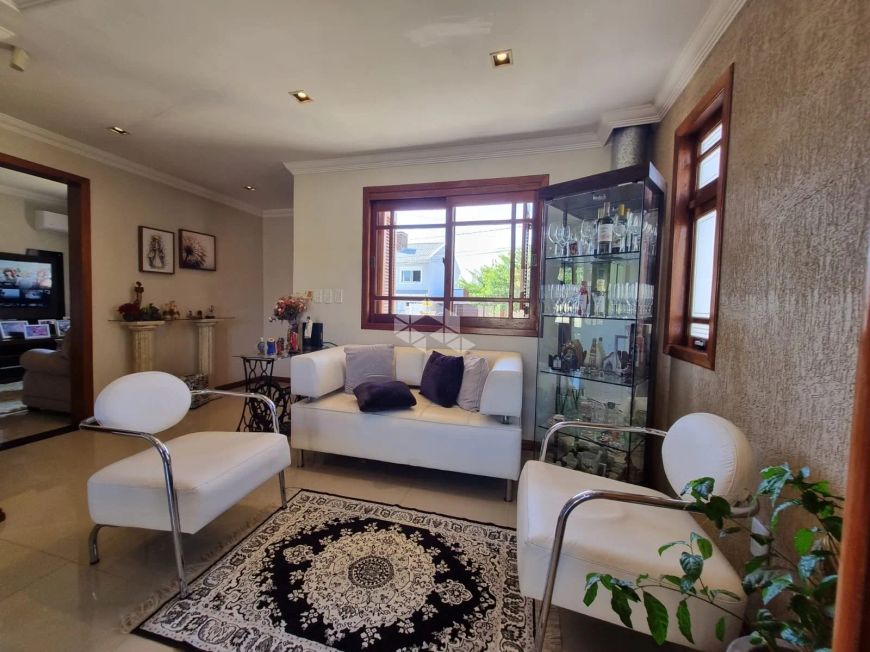 Casa de 3 dormitórios com suíte no Bairro Tomazetti