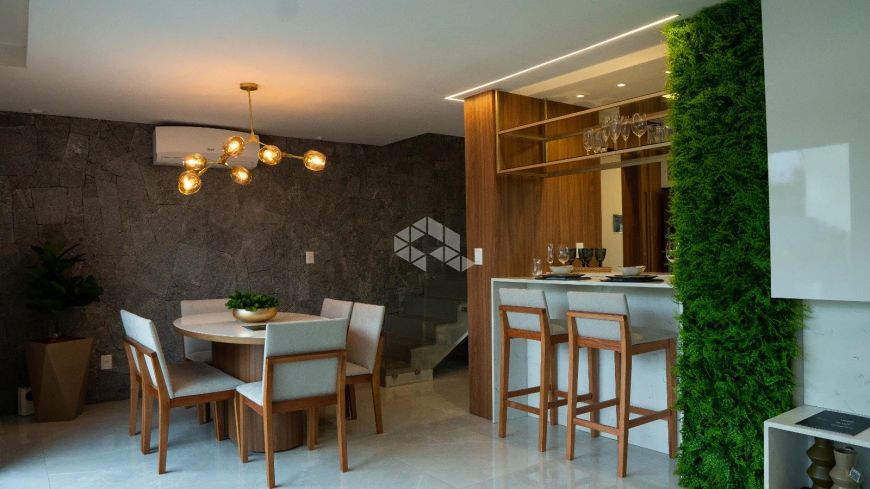 Casa à venda na planta em condomínio próximo a UFSM, com 03 dormitórios e churrasqueira , em Santa M