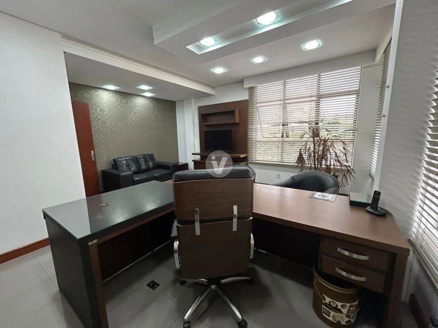 Sala comercial próxima ao Forum!