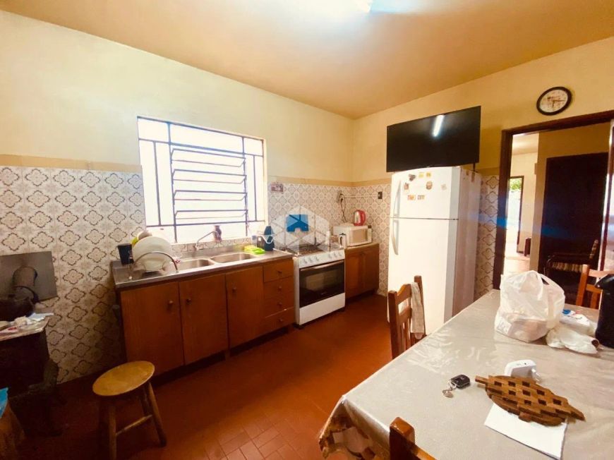 Casa 04 dormitórios a venda no bairro Nossa Senhora Medianeira