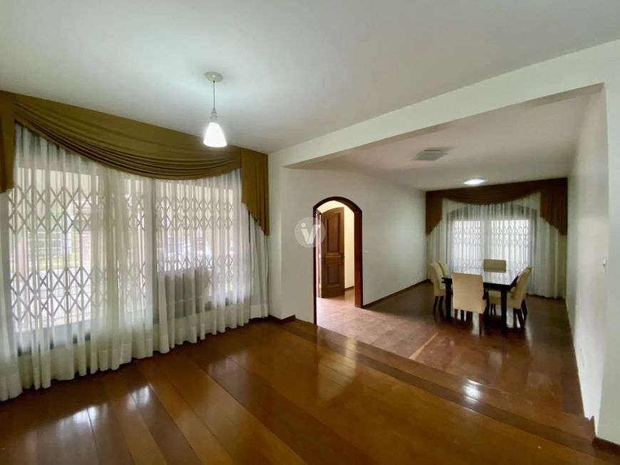 Casa com 4 dormitórios e 268 m² no bairro Noal – Santa Maria