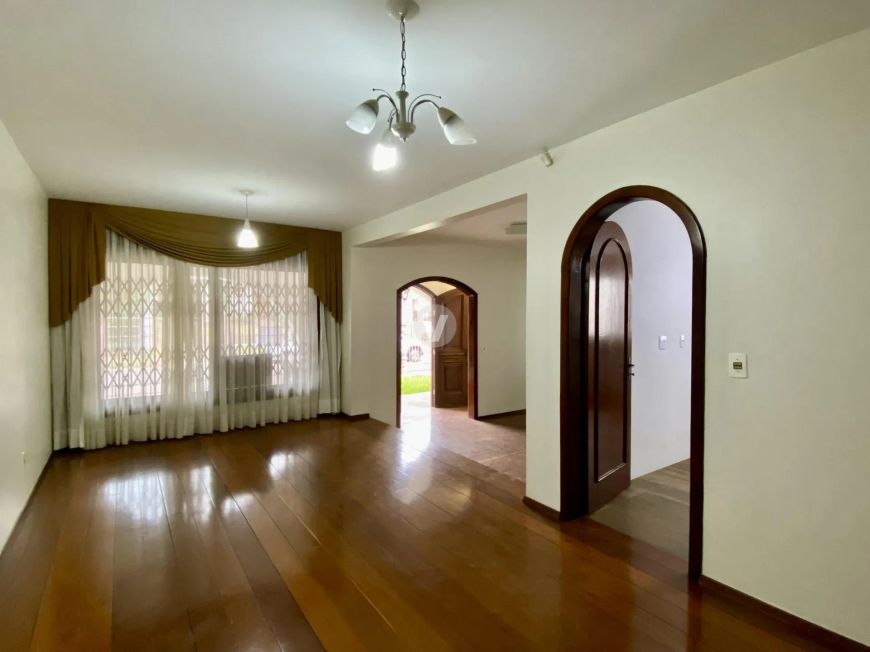 Casa com 4 dormitórios e 268 m² no bairro Noal – Santa Maria