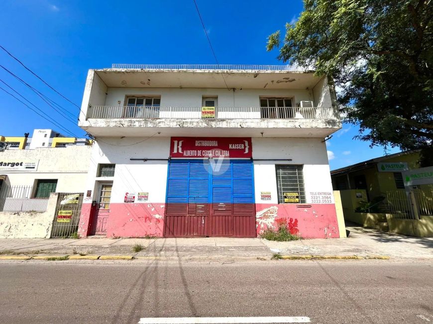 Prédio com loja comercial e 2 apartamentos a venda em Santa Maria/RS