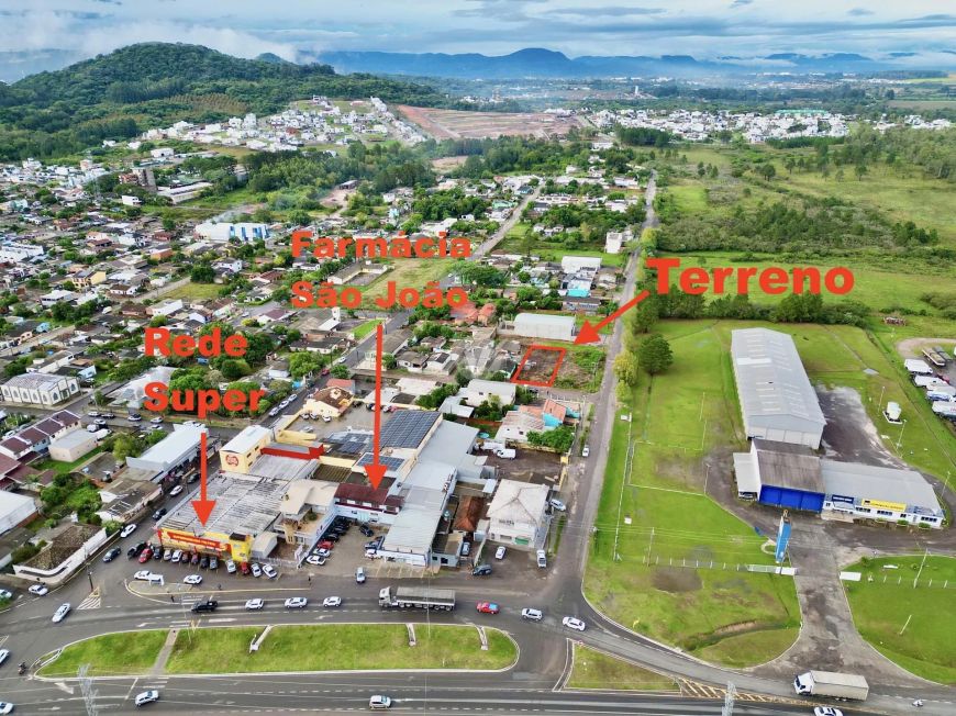 Amplo terreno no bairro Tomazetti com 468m2, aos fundos do Supermercado Feltrin.