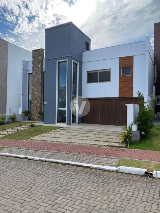 Casa alto padrão em Condomínio Fechado