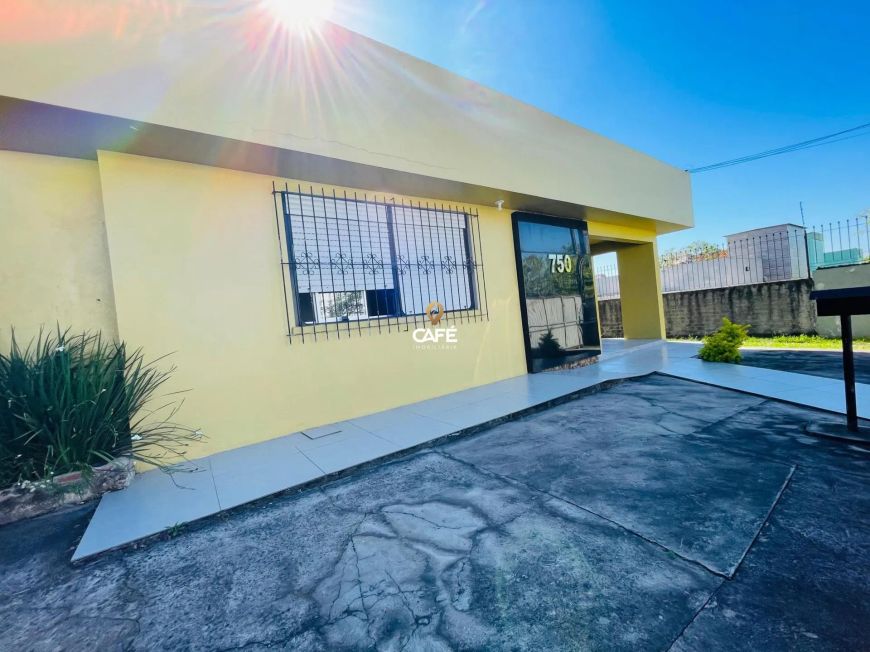 Excelente casa comercial na AV. Liberdade!