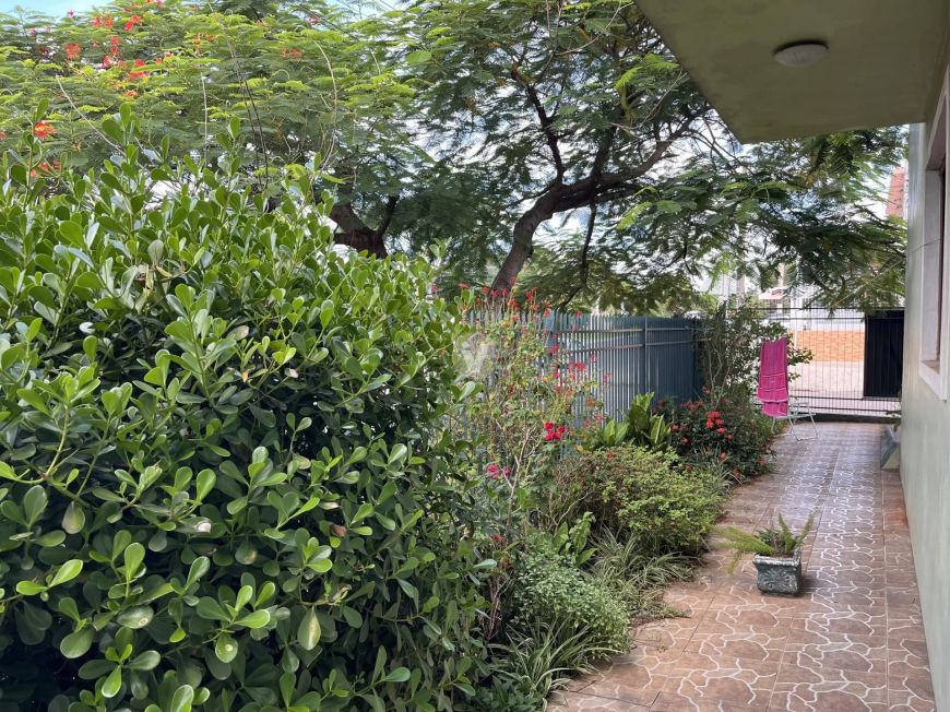 Prédio residencial com três apartamentos, Residencial Lopes