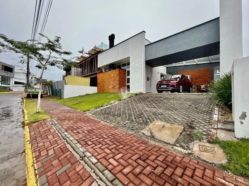 Casa 3 Dormitórios com 3 suítes térrea.
