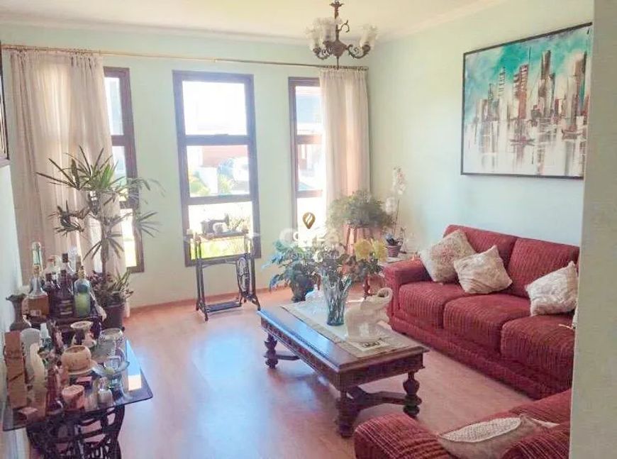 Ampla casa com 233,45 m², 03 dormitórios 4 vagas de garagem no cond. Sociedade D