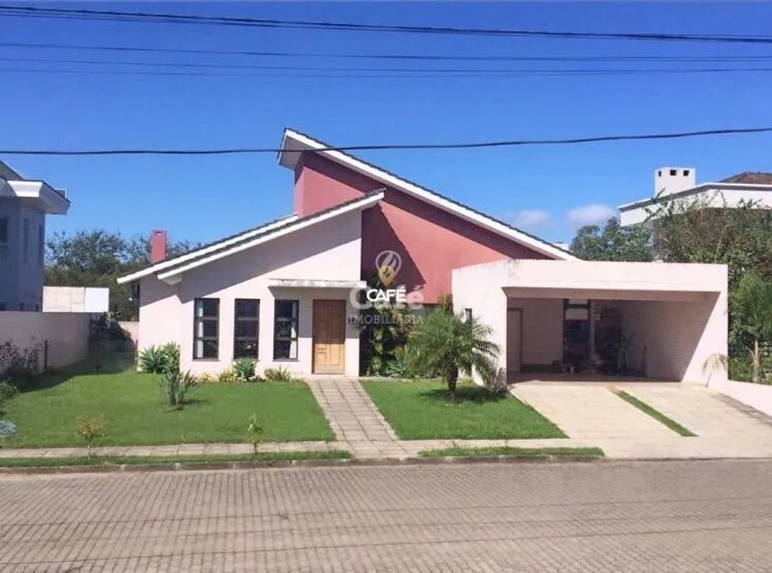 Ampla casa com 233,45 m², 03 dormitórios 4 vagas de garagem no cond. Sociedade D