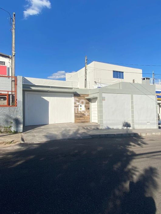 EXCELENTE CASA NO BAIRRO NOSSA SENHORA MEDIANEIRA