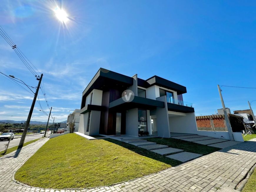 Casa nova em condomínio fechado de Camobi com 3 dormitórios + escritório