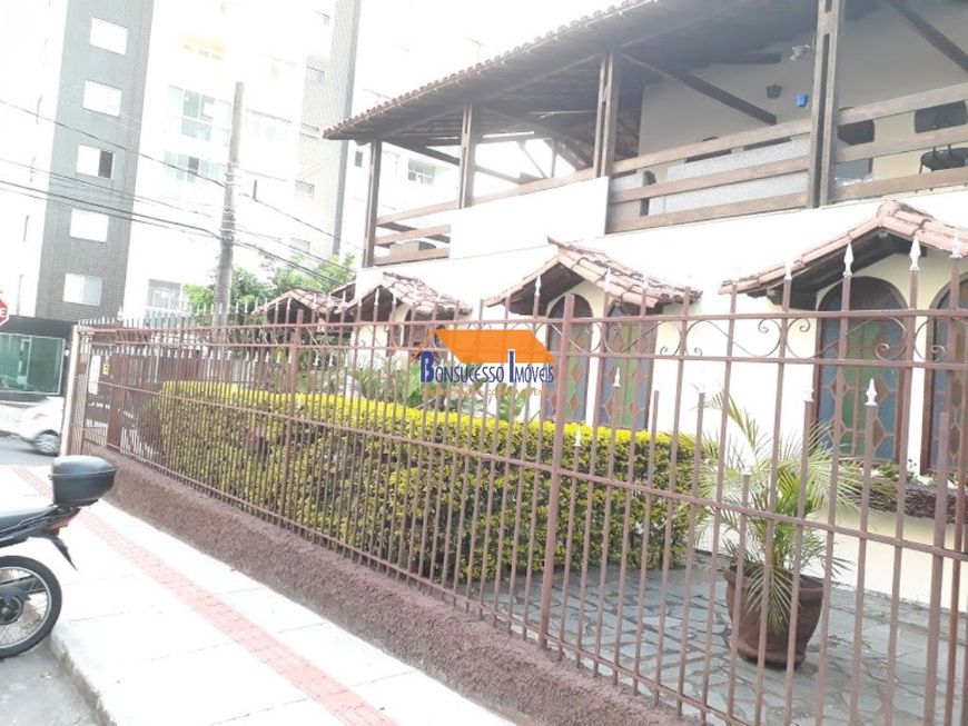 Casa de 6 quartos no bairro Caiçaras