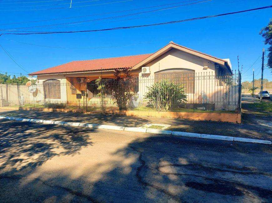 Linda casa com piscina