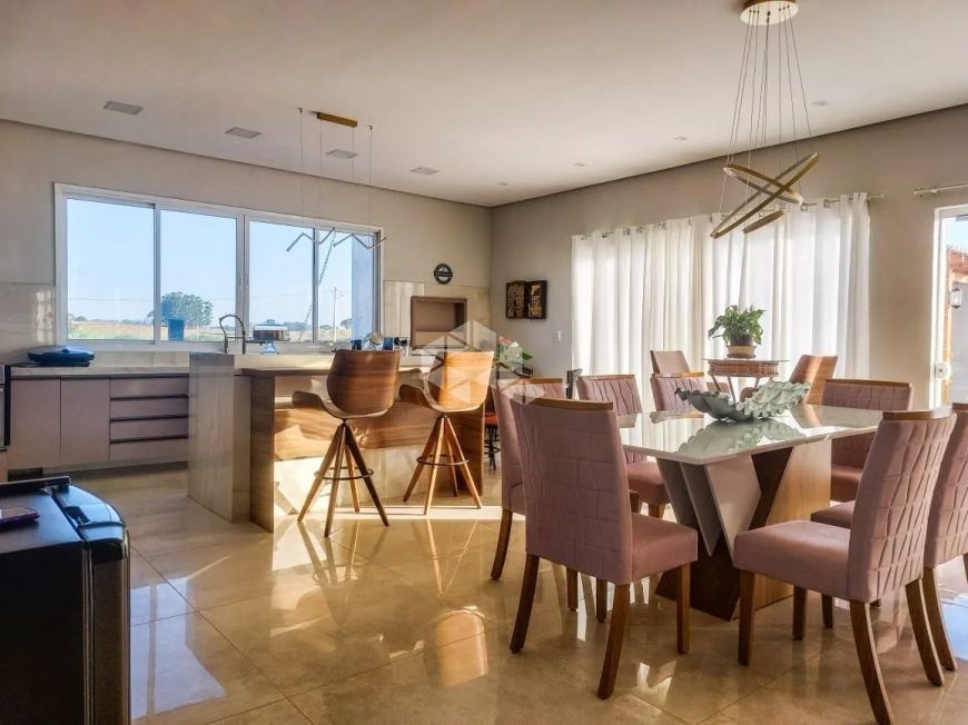 Casa em condomínio fechado à venda ao lado da UFSM, Camobi, Santa Maria, RS.