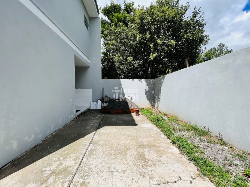 Bela Casa Nova com 2 Dormitórios e Ótimos Espaços!
