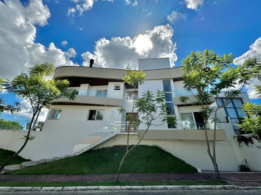 🏡 **Casa de Condomínio de Luxo em Santa Maria, RS**