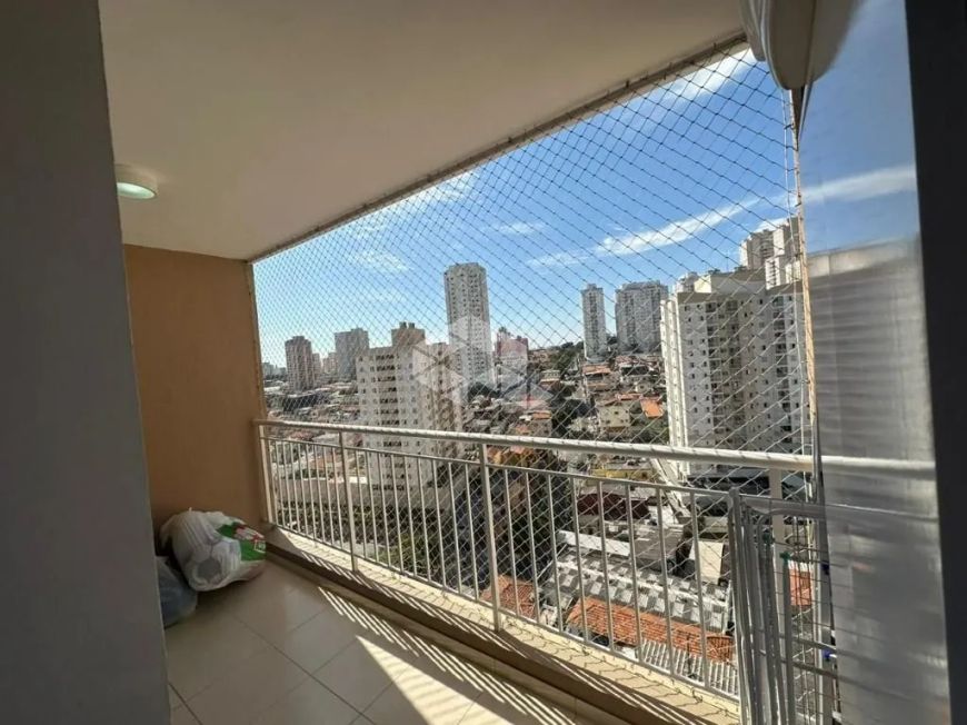 Apartamento de 2 dormitórios, 1 suíte, 1 vaga, armários planejados, em andar alto.