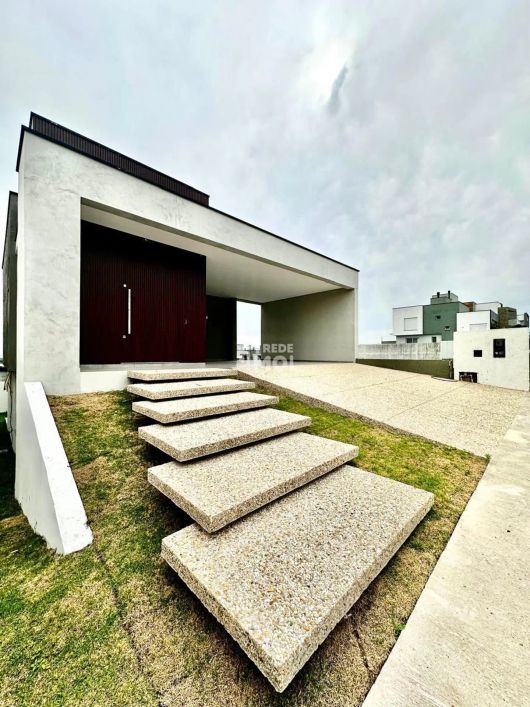 Casa Alto padrão em condomínio Fechado!