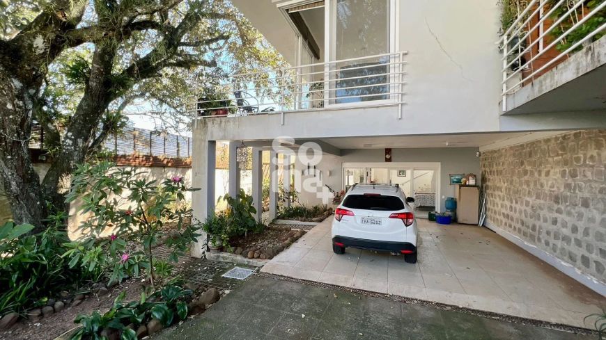 Casa 3 dormitórios, 2 suítes máster, uma com closet e banheira