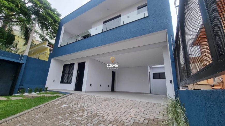 Sobrado Novo com 151m², 3 dormitórios com sacadas