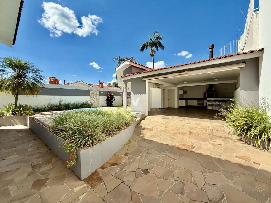 Excelente Casa de Alto Padrão para venda, no Bairro Nossa Senhora de Lourdes.