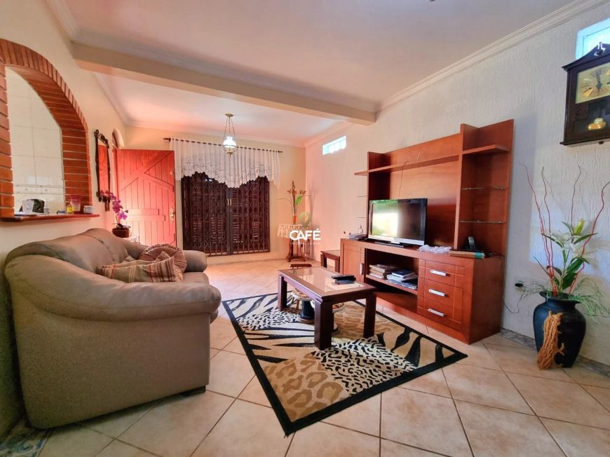 Excelente casa de 3 dormitórios localizada no Bairro Duque de Caxias