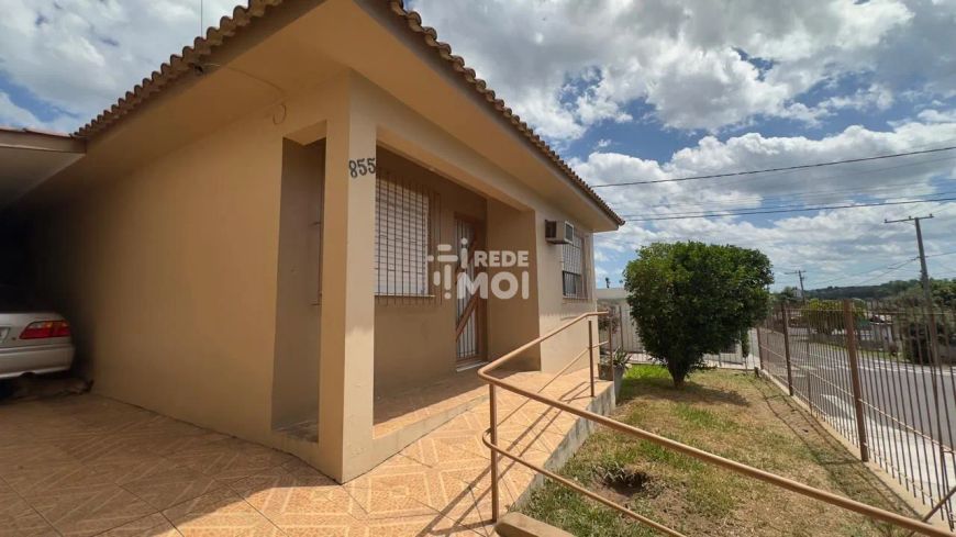 Excelente casa 2 dormir e amplo pátio