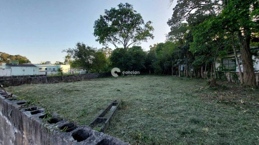 Terreno de 1.945m2 no bairro Caturrita em Santa Maria em rua asfaltada e pronto para construir