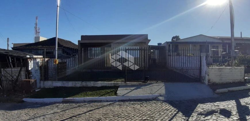 Casa a venda de 2 quartos no bairro Juscelino Kubitschek em Santa Maria - RS