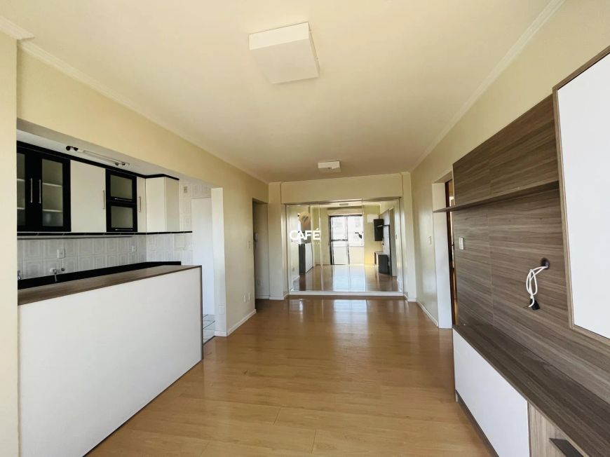 Apartamento central de 3 dormitórios/suite com box.